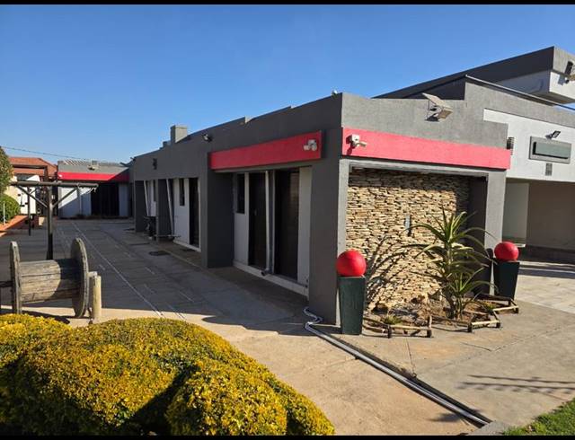 6 BEDROOM HOUSE FOR SALE IN MANKWENG